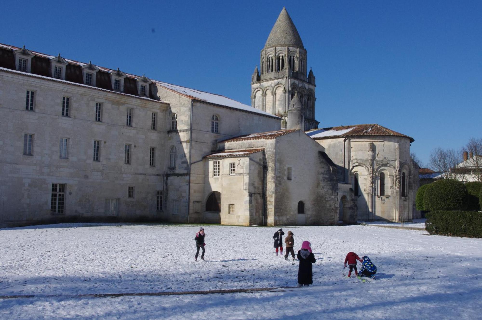 Les Chambres De L'Abbaye Saintes Exterior foto